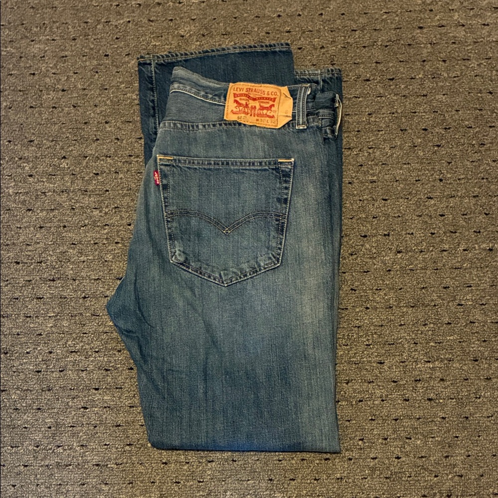 Levi's Classic Straight Men's Jeans in Blue 501 button fly
